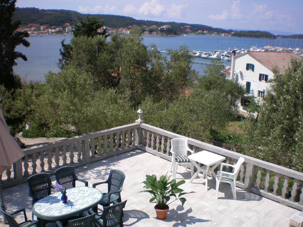 Apartment Zorka Supetarska Draga Exterior foto